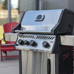 Napoleon Barbecue Gaz Napoléon Rogue XT 425 SBPSS 3 Brûleurs + 1 Latéral -Barbecue Délices Promo barbecue gaz napoleon rogue r425 sib inox 3